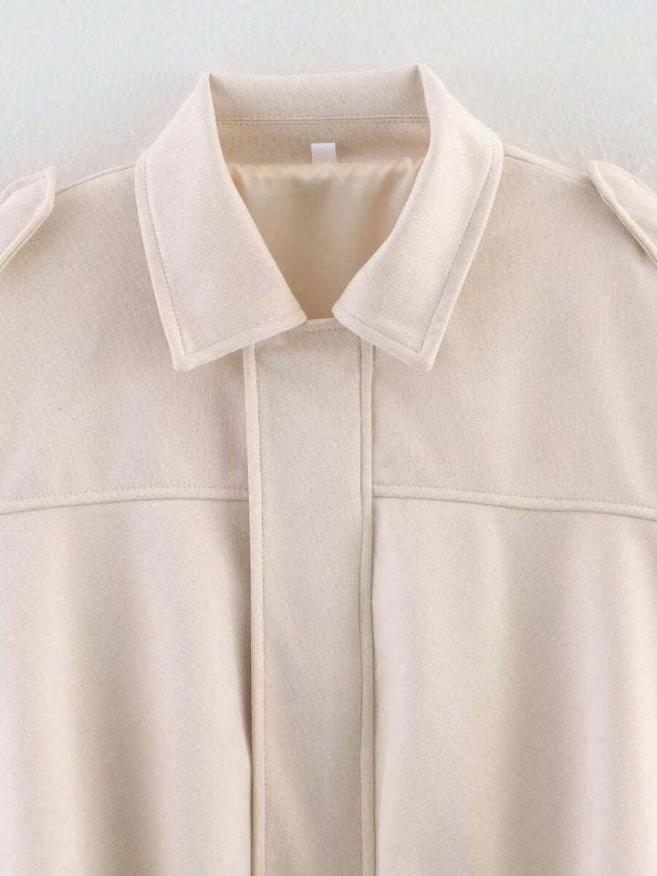 Elegante, chic y ligera chaqueta bomber para damas