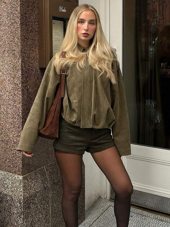 Elegante, chic y ligera chaqueta bomber para damas