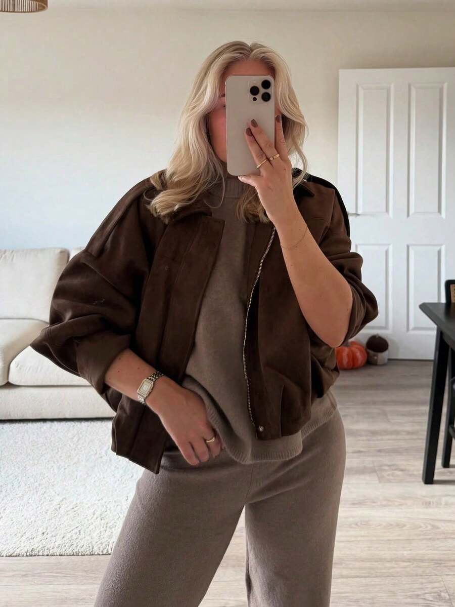 Elegante, chic y ligera chaqueta bomber para damas