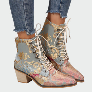 Botines de cuero con flores