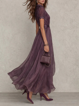 Flavia - Vestido largo morado con escote en forma de gota y borde de encaje de gasa