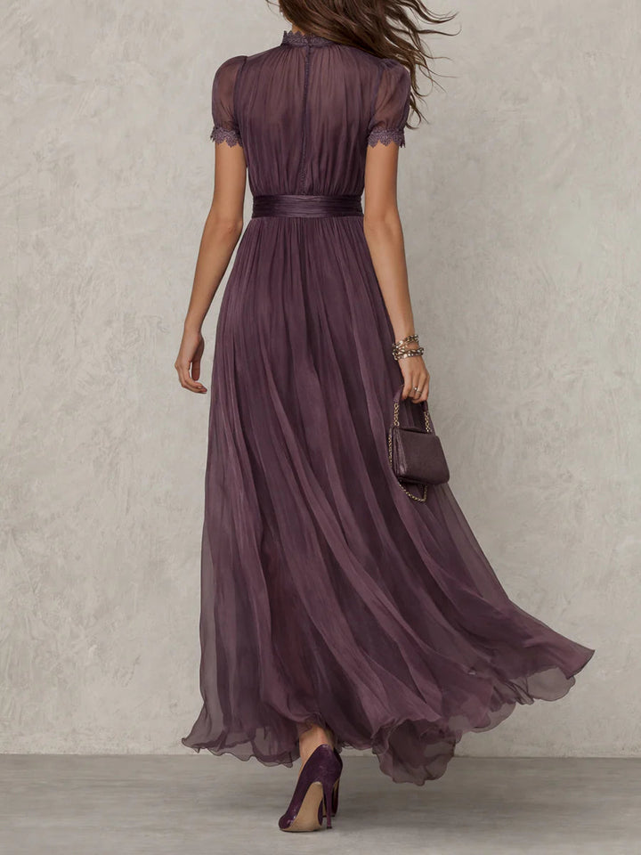 Flavia - Vestido largo morado con escote en forma de gota y borde de encaje de gasa