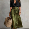 Vera™ | Conjunto de dos piezas: camiseta negra y falda midi verde oliva